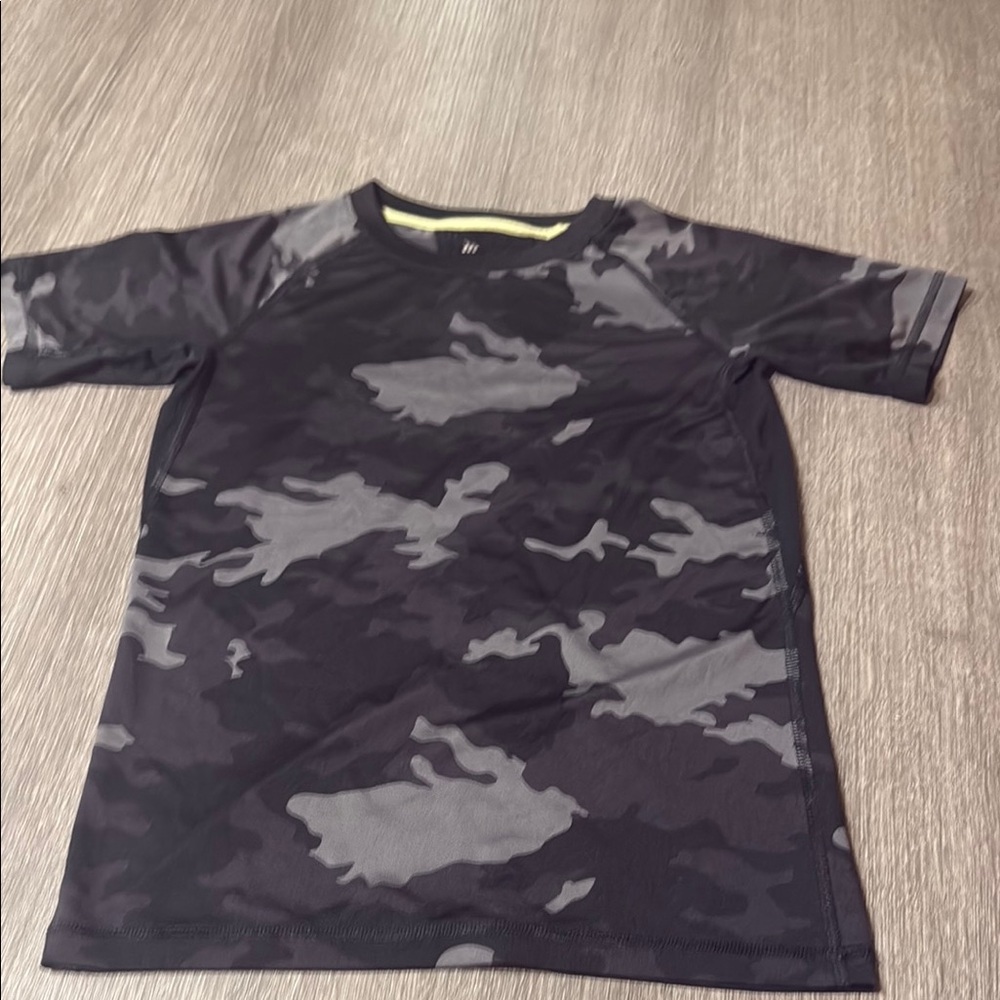 All in Motion Black and Gray Camouflage Tee